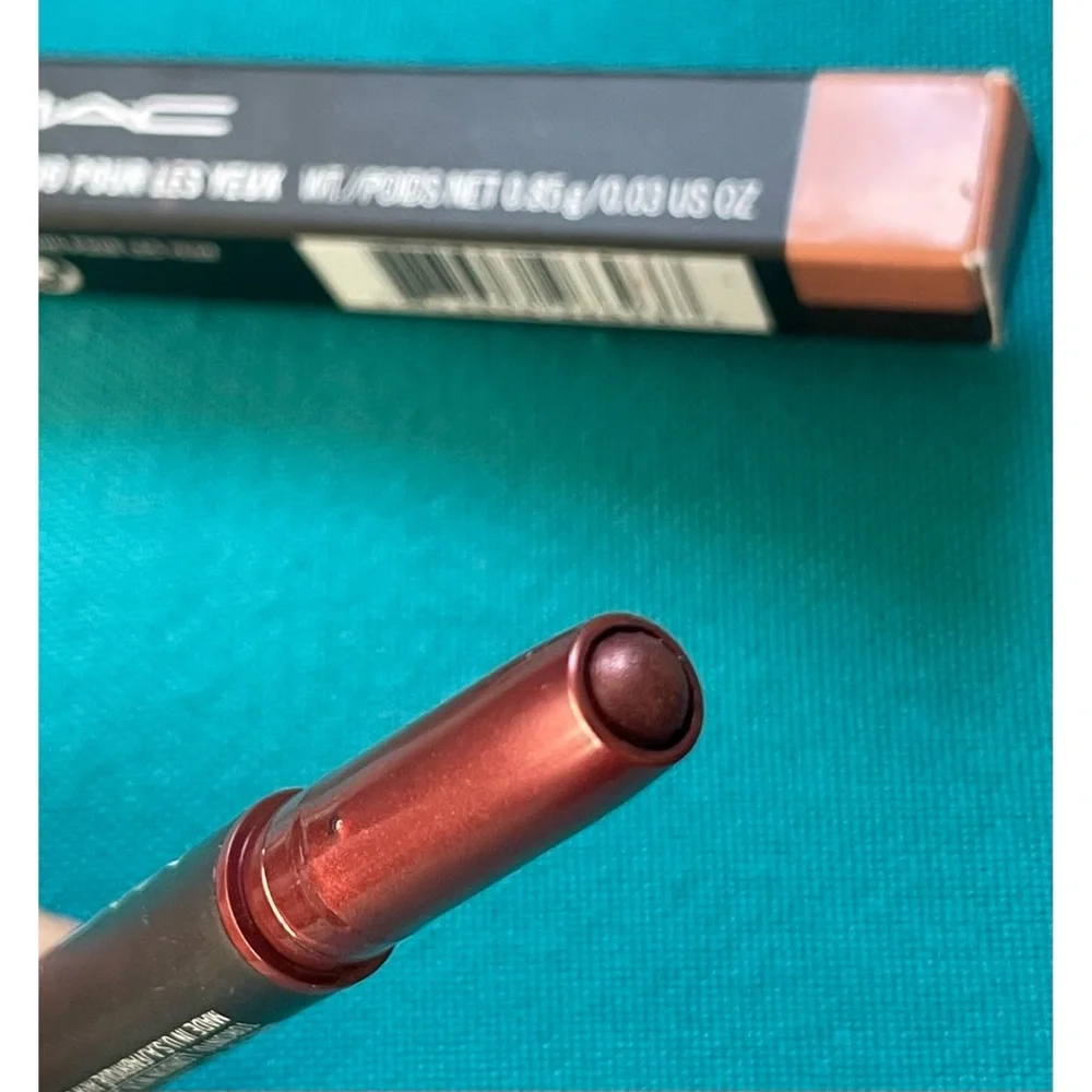 MAC Cosmetics Shade & Smoke Beth Mask Shadow/Liner Crayon Duo